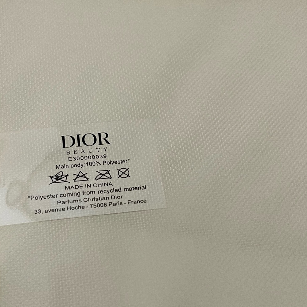 Stylish Dior Beauty GWP tote.
Cream Lace tote with embroidered buttertly - Picture 12 of 14